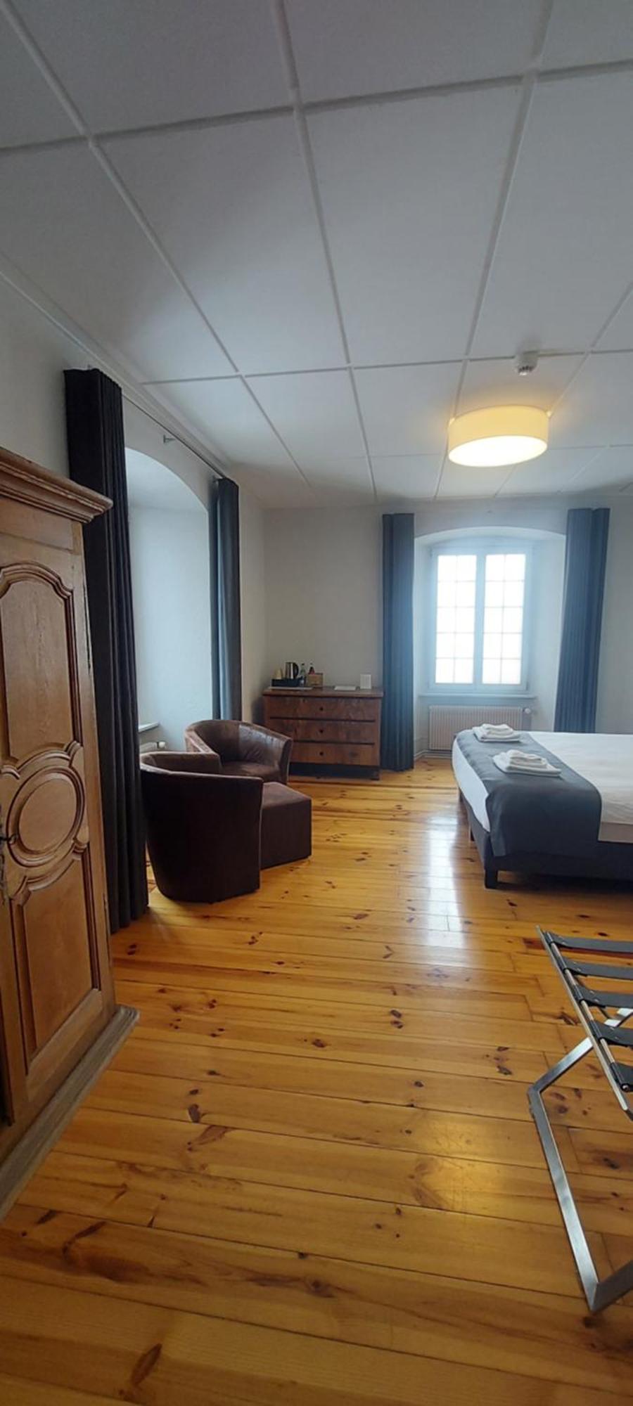 Auberge De Bellelay Restaurant Chez Aron Balde Buitenkant foto